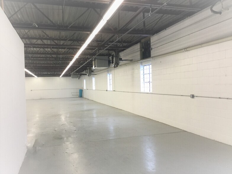 More Photos Of 25 Gramar Ave, Prospect Warehouse For Lease