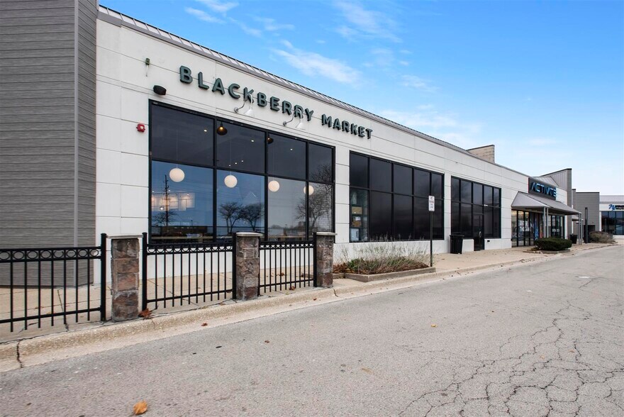 More Photos Of 1600 W 16th St, Oak Brook Storefront For Sale