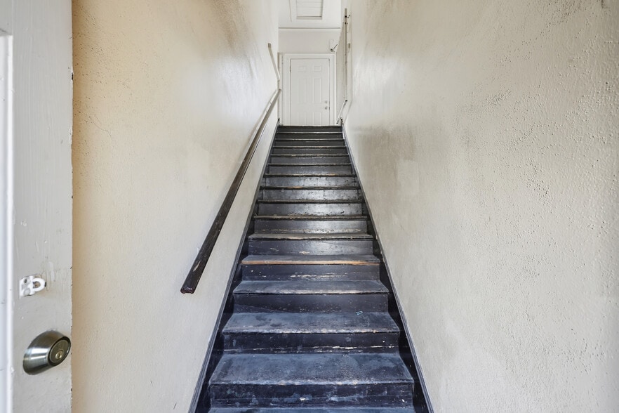 More Photos Of 522 W VERNON Ave, Los Angeles Daycare Center For Sale
