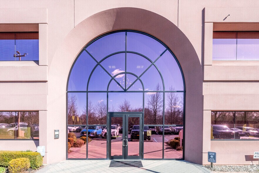 More Photos Of 101 Tyrellan Ave, Staten Island Office For Lease