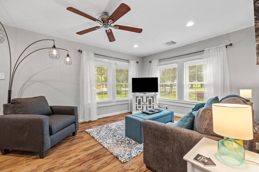 More Photos Of 404 W 3rd St, League City Manufactured Housing Mobile Home Park For Sale