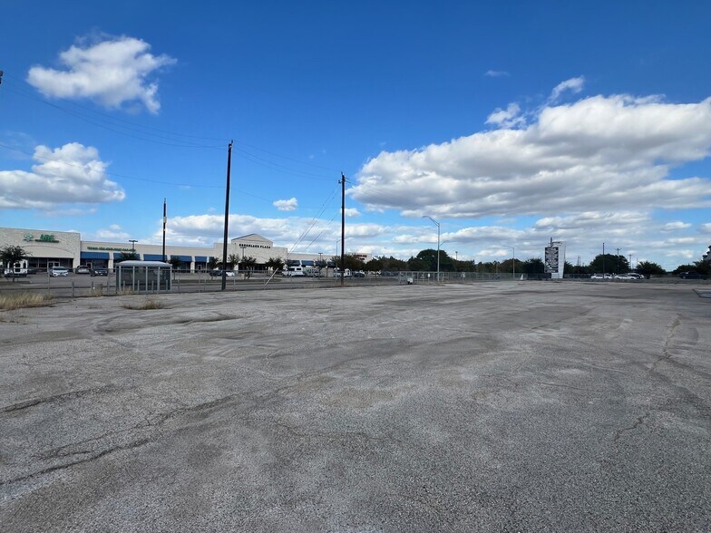 More Photos Of 12455 Beechnut St, Houston Medical For Lease