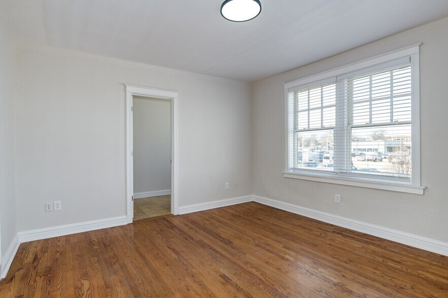 More Photos Of 1014-38 Oakview Pl, Saint Louis Apartments For Sale