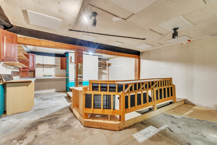 More Photos Of 203 Long Plain Rd, Whately Service For Sale