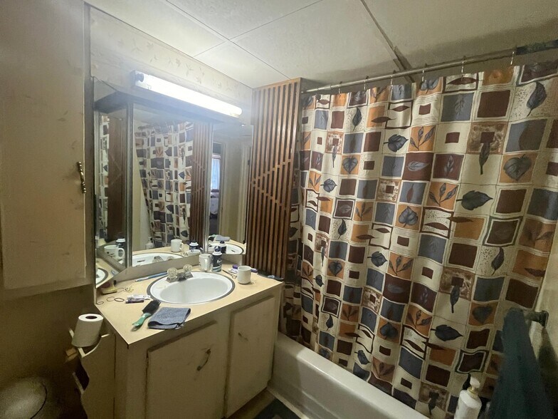 More Photos Of 407 N Main St, Valentine Loft Creative Space For Sale