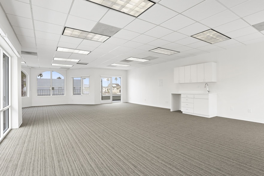 More Photos Of 1500 W Balboa Blvd, Newport Beach Storefront Retail Office For Lease