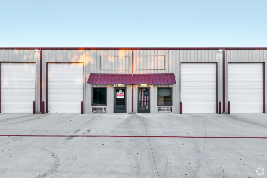 More Photos Of 7676 E FM 917, Alvarado Light Manufacturing For Lease