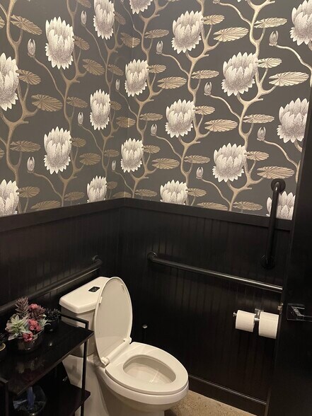 More Photos Of 3714 SE Powell Blvd, Portland Freestanding For Sale