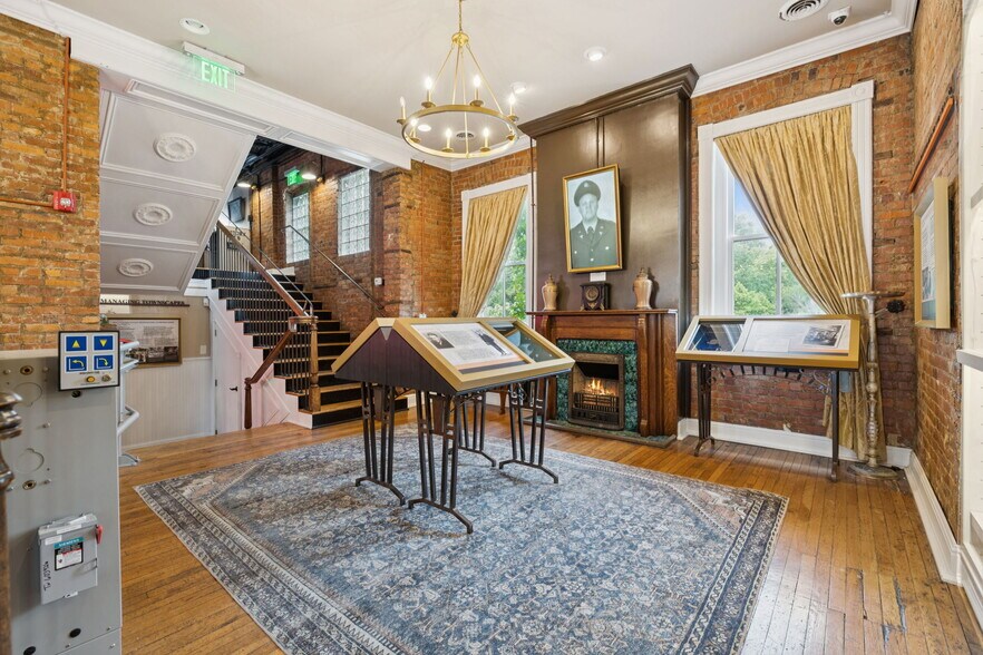 More Photos Of 108 Bridge St, Franklin Storefront For Sale