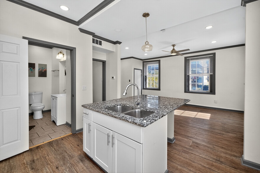 More Photos Of 102 W High St, Lexington General Retail For Sale