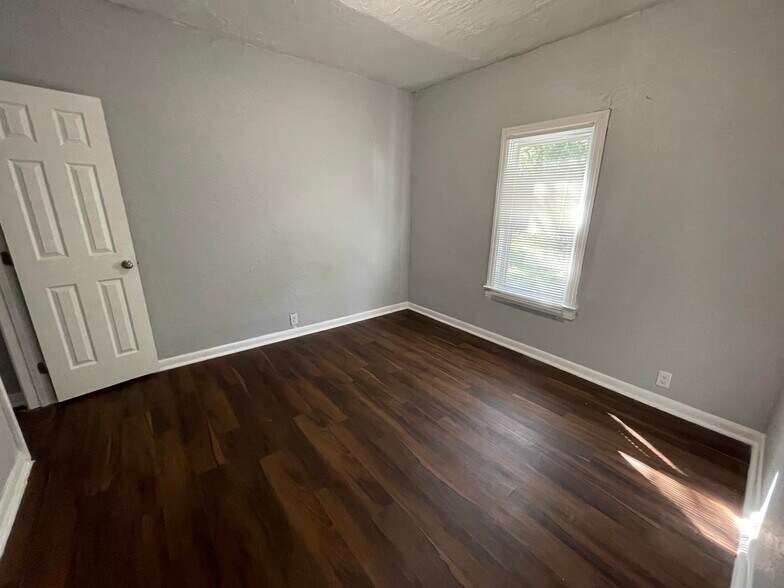 More Photos Of 619 Linwood Ave, Jacksonville Specialty For Sale
