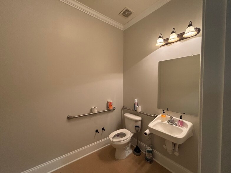 More Photos Of 3985 Arkwright Rd, Macon-Bibb Office For Sale