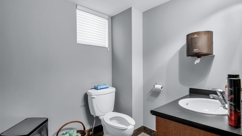 More Photos Of 484 Pelissier St, Windsor Office For Lease