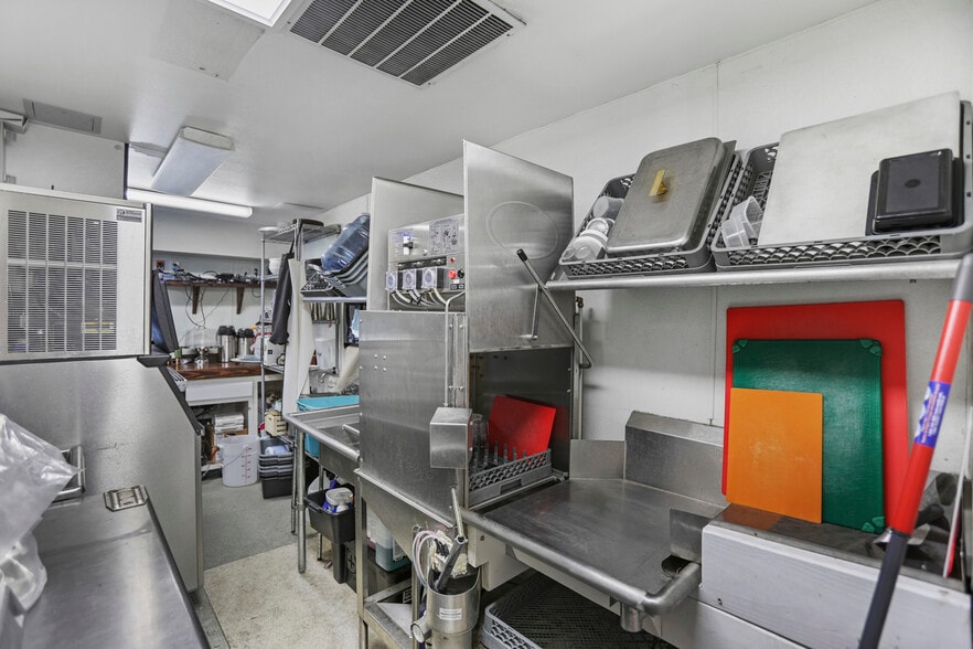 More Photos Of 31815 E Historic Columbia RI Hwy, Troutdale Convenience Store For Sale