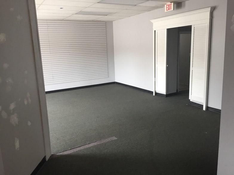 More Photos Of 28 Liberty St, Westminster Apartments For Lease