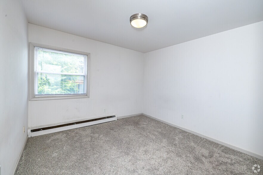More Photos Of 2863-2867 S Kinnickinnic Ave, Milwaukee Apartments For Lease