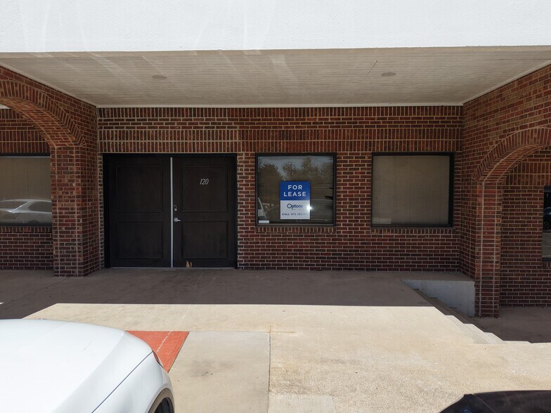 More Photos Of 712 N Hampton Rd, DeSoto Storefront Retail Office For Lease