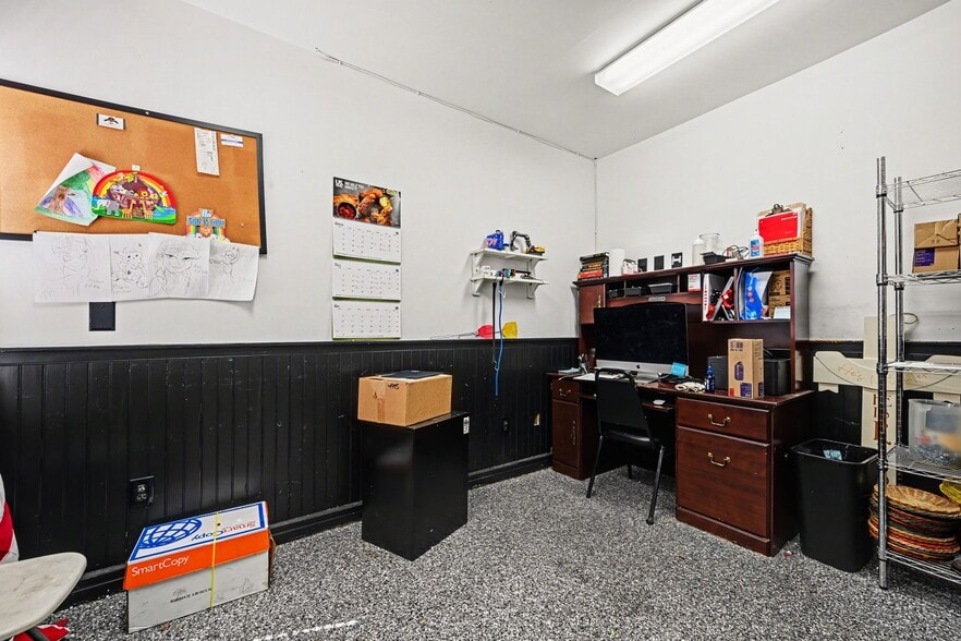 More Photos Of 115 N Main St, Faith Restaurant For Sale
