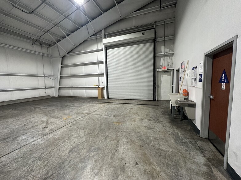 More Photos Of 4015 S Old Stage Rd, Mount Shasta Distribution For Lease