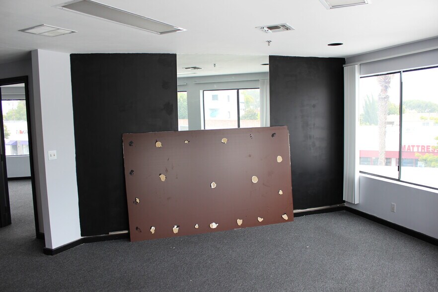 More Photos Of 925 Wilshire Blvd, Santa Monica Unknown For Lease