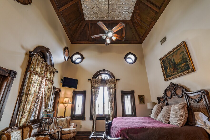 More Photos Of 119 N Main St, Jacksboro Hospitality For Sale