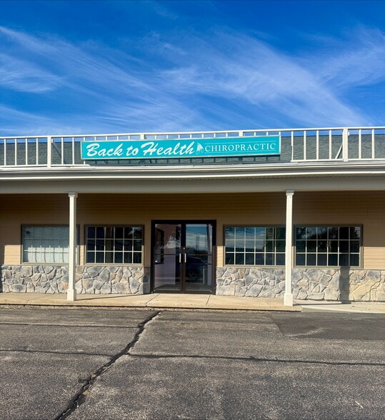 Primary Photo Of 18 Lafayette Rd, North Hampton Freestanding For Lease