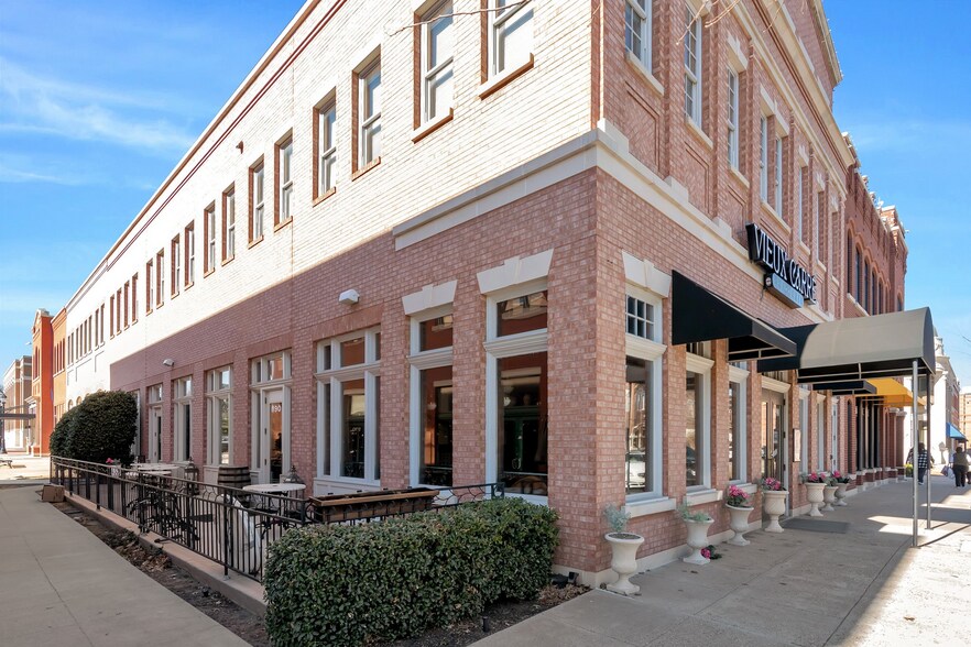 More Photos Of 890 Parker Sq, Flower Mound Storefront Retail Office For Lease