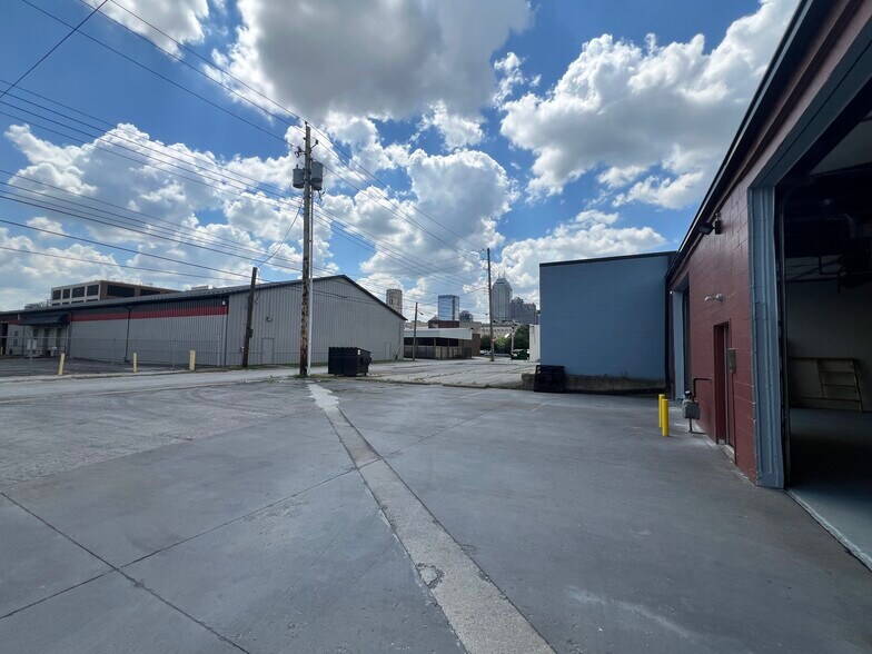 More Photos Of 835 N Capitol Ave, Indianapolis Light Distribution For Lease