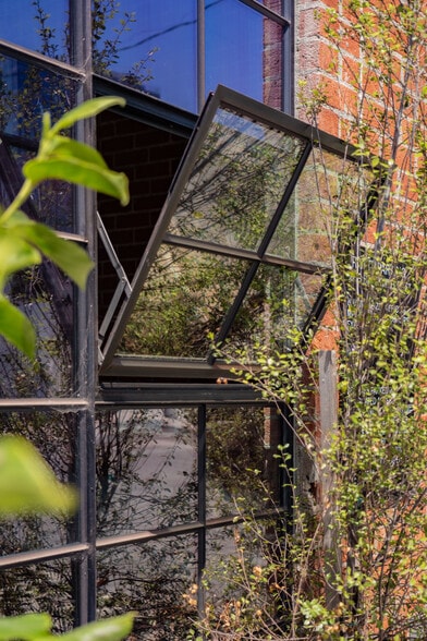 More Photos Of 5909 Blackwelder St, Culver City Office For Sale