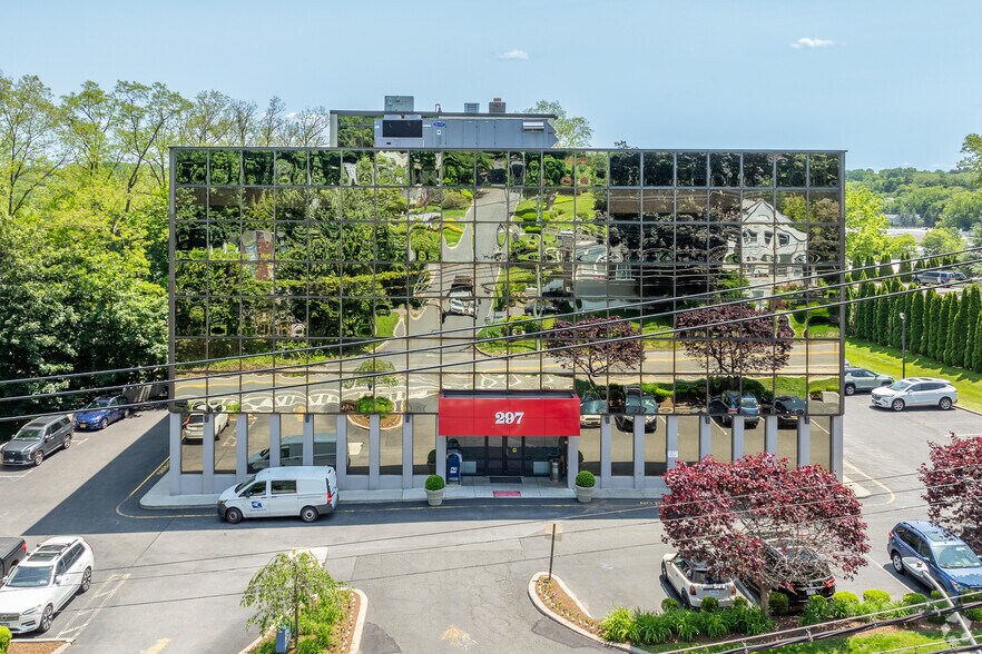 More Photos Of 297 Knollwood Rd, White Plains Office For Lease