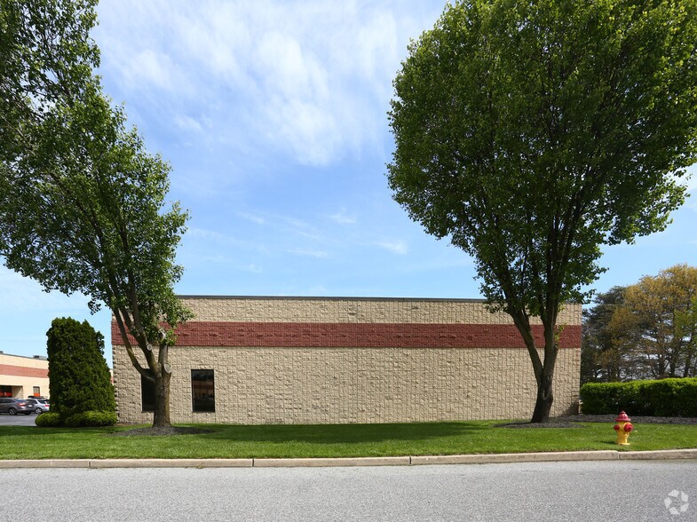 More Photos Of 409 Bloomfield Dr, West Berlin Showroom For Lease