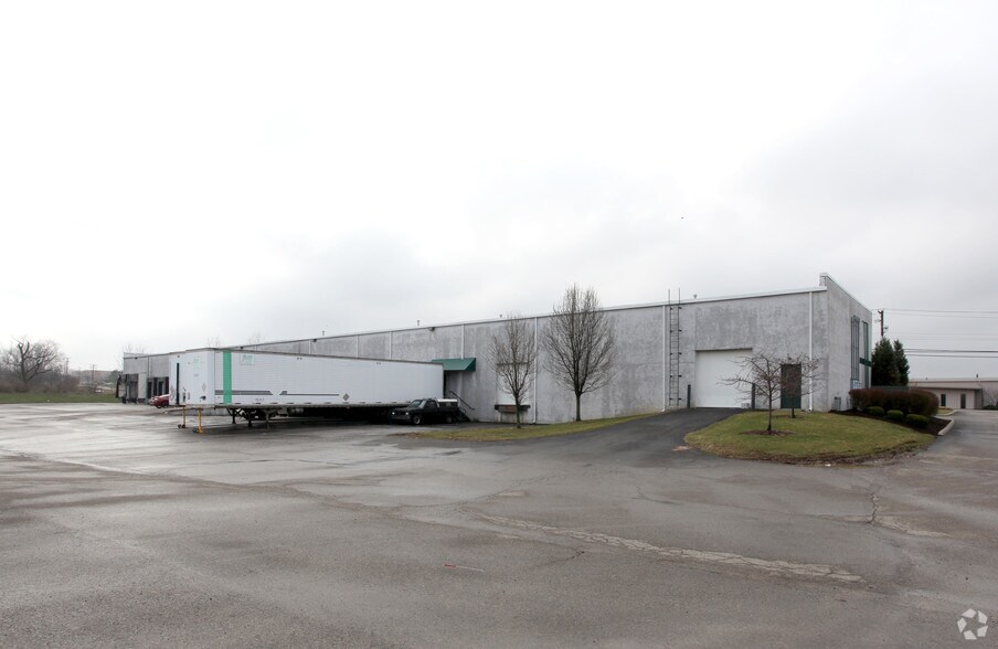 More Photos Of 1020 Claycraft Rd, Columbus Warehouse For Lease