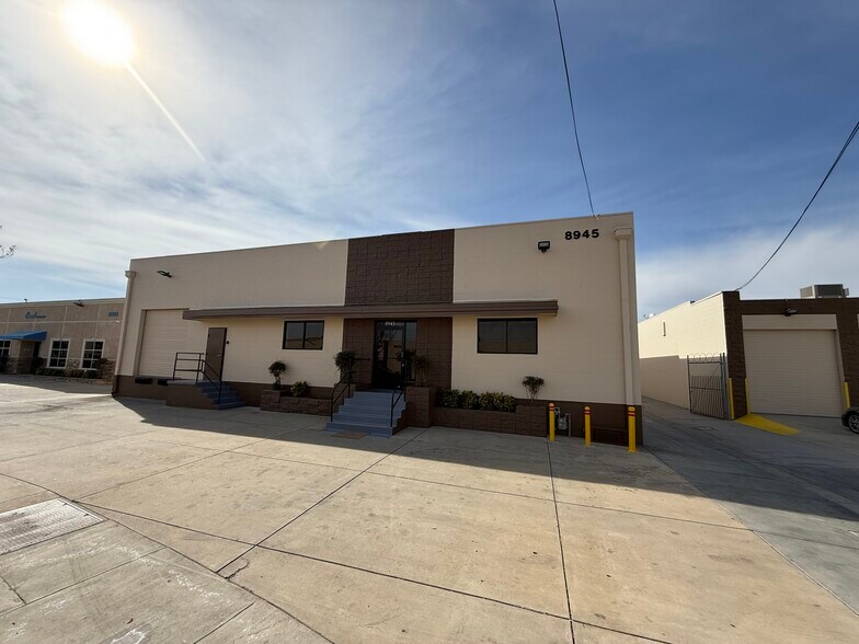 More Photos Of 8945 Quartz Ave, Northridge Warehouse For Lease