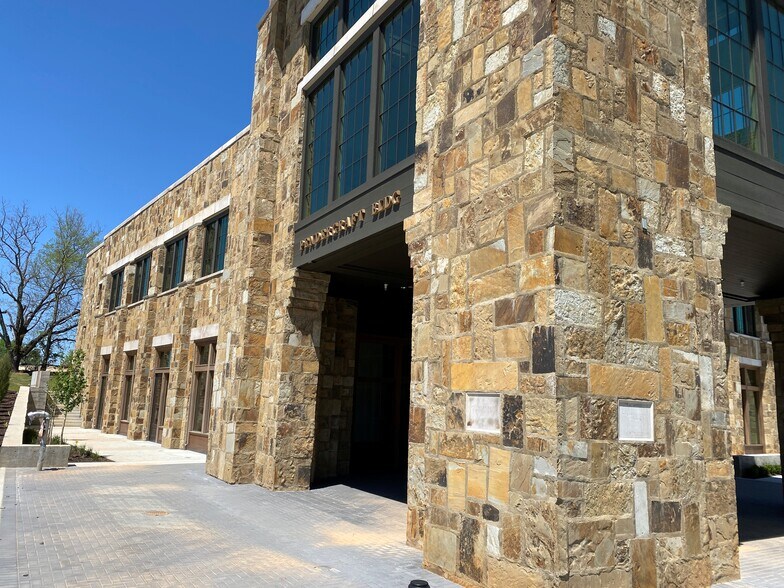 More Photos Of 2828 N Mansfield Ave, Fayetteville Unknown For Lease