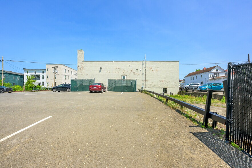 More Photos Of 747 Warren St, Hudson Medical For Sale