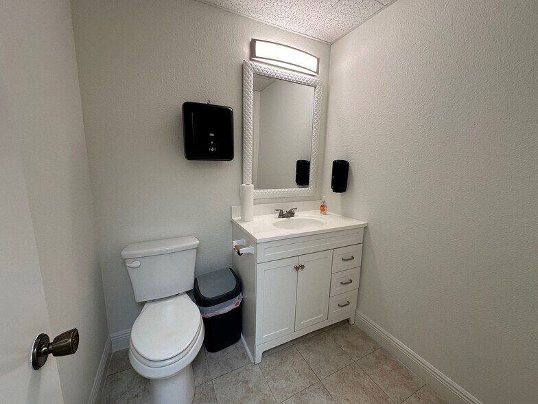 More Photos Of 12343 Hymeadow Dr, Austin Office For Sale