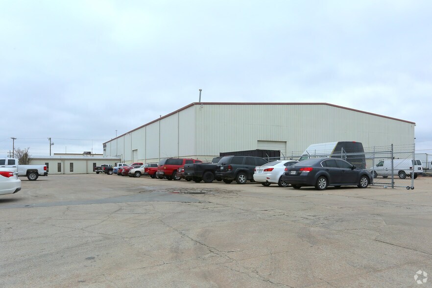 More Photos Of 10344 E 58th St, Tulsa Distribution For Lease