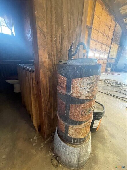 More Photos Of 1008 S Walnut St, Lampasas Freestanding For Sale