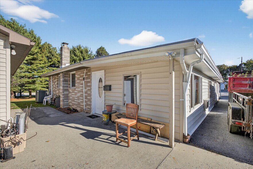 More Photos Of 9097 Allentown Blvd, Grantville Apartments For Sale