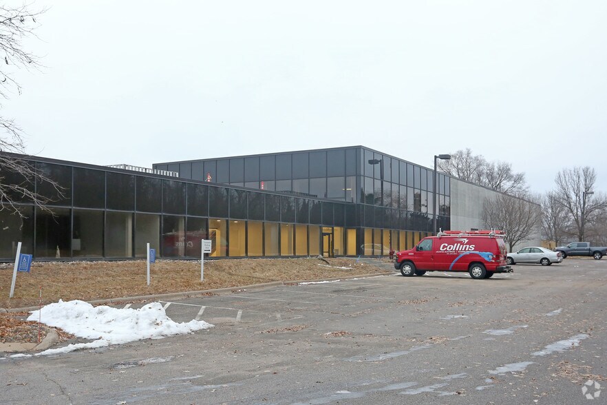 More Photos Of 1000 Kristen Ct, Vadnais Heights Distribution For Lease