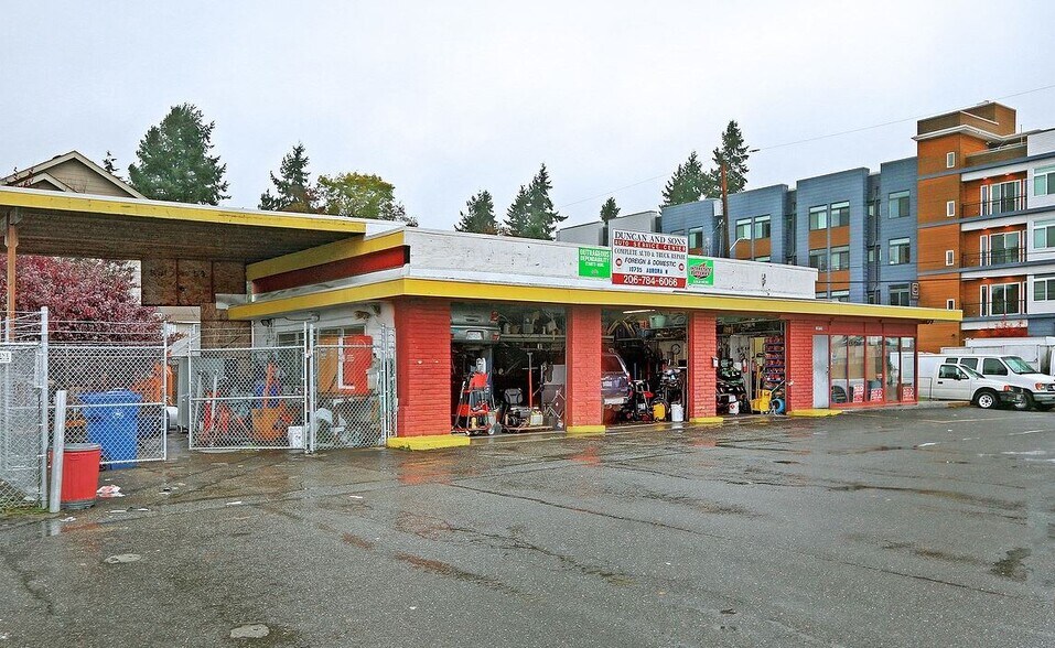 More Photos Of 10735 Aurora Ave N, Seattle Auto Repair For Sale
