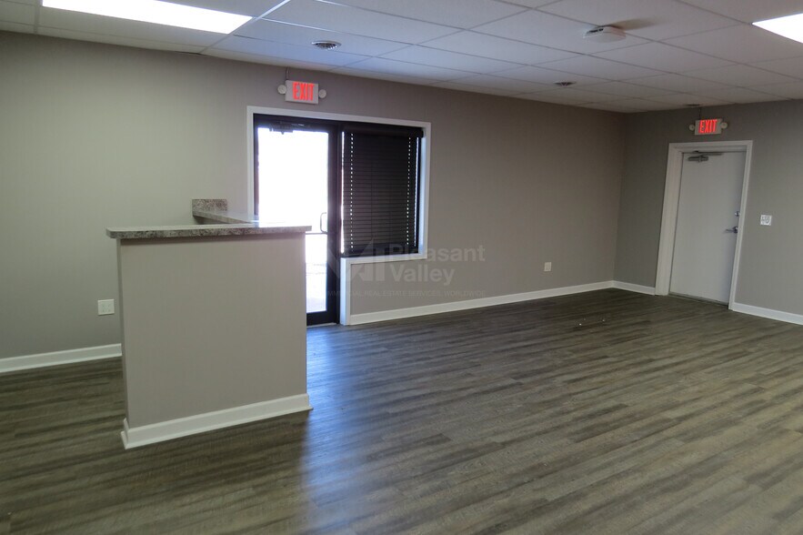 More Photos Of 675-685 High Grove Blvd, Akron Warehouse For Lease