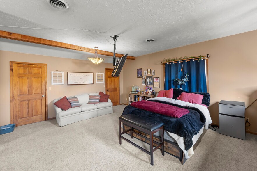 More Photos Of 8018 Northwestern Tpke, Keyser General Retail For Sale