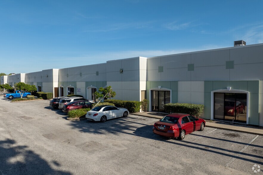 More Photos Of 4780-4806 N Orange Blossom Trl, Orlando Showroom For Lease