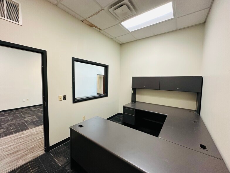 More Photos Of 12276 San Jose Blvd, Jacksonville Coworking Space