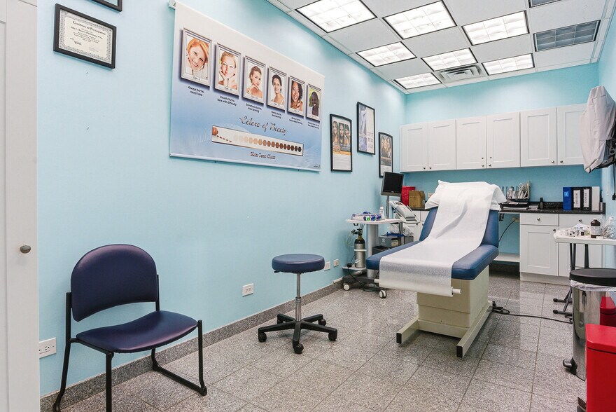 More Photos Of 5544 W Belmont Ave, Chicago Medical For Sale
