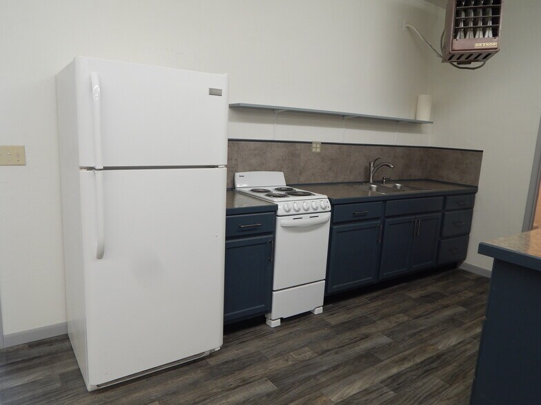 More Photos Of 728 SE Rice Ave, Roseburg Freestanding For Lease