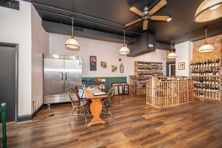 More Photos Of 2015 Madison rd, Cincinnati Storefront Retail Residential For Lease