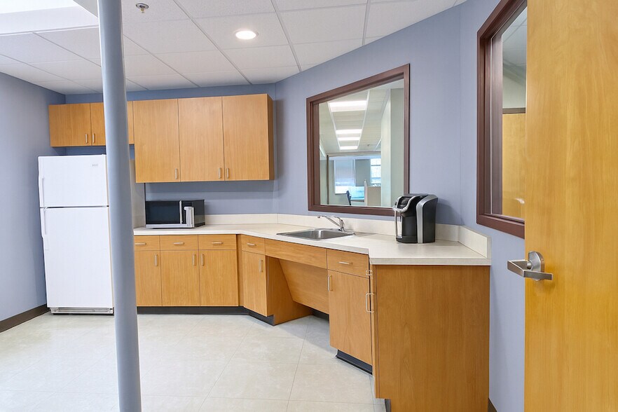 More Photos Of 281 Cambridge St, Burlington Medical For Lease