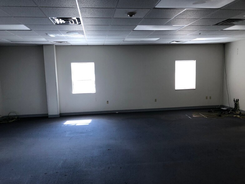 More Photos Of 2720 Shepherd Of The Hills Expy, Branson Office For Lease